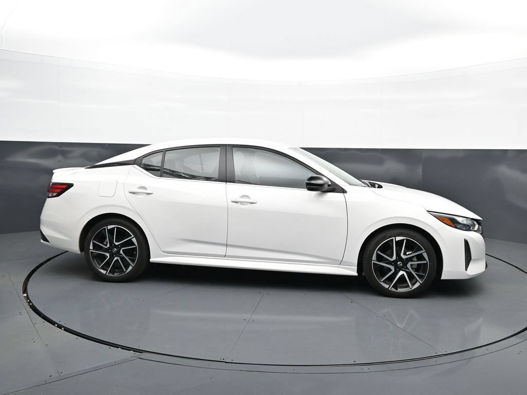 Used 2025 Nissan Sentra SR FWD image 4
