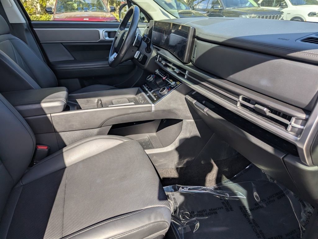 Used 2025 Hyundai Santa Fe SEL image 9