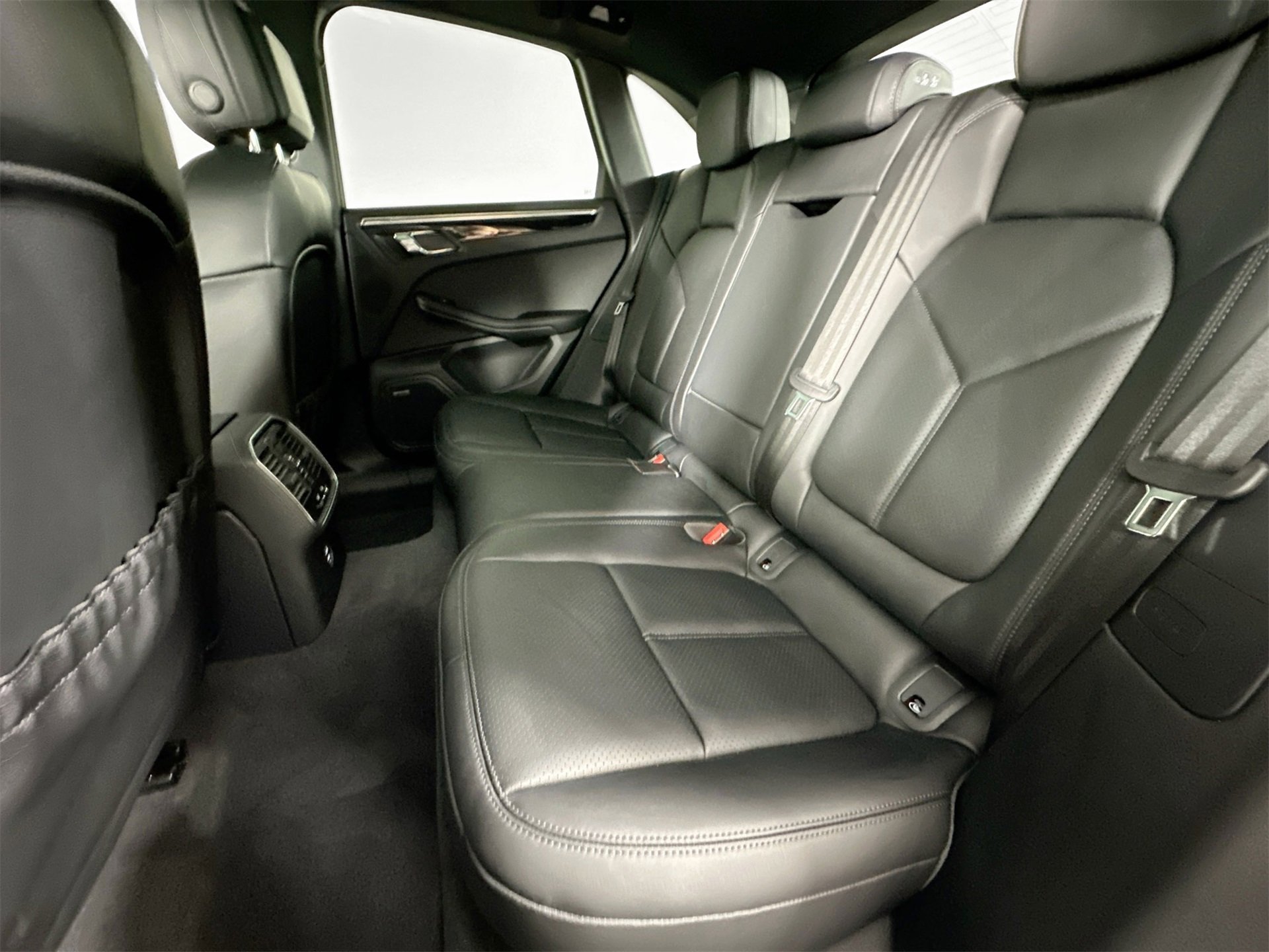 New 2026 Porsche Macan image 26