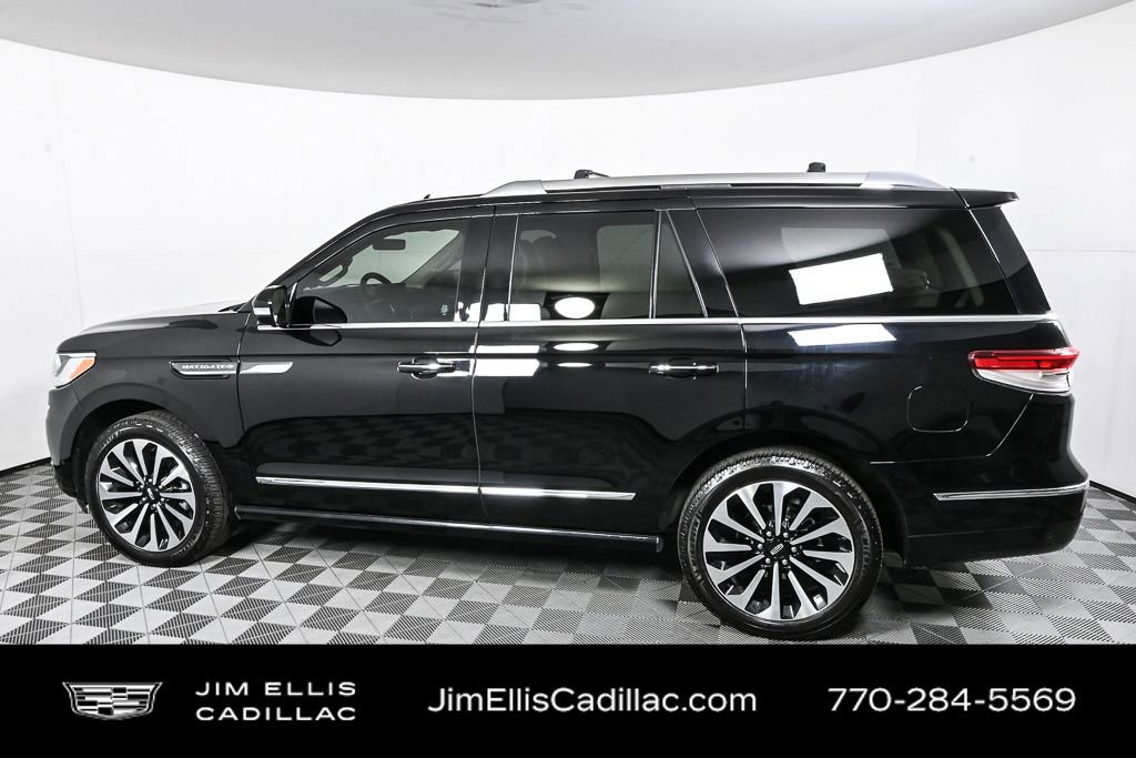 Used 2022 Lincoln Navigator Reserve image 2