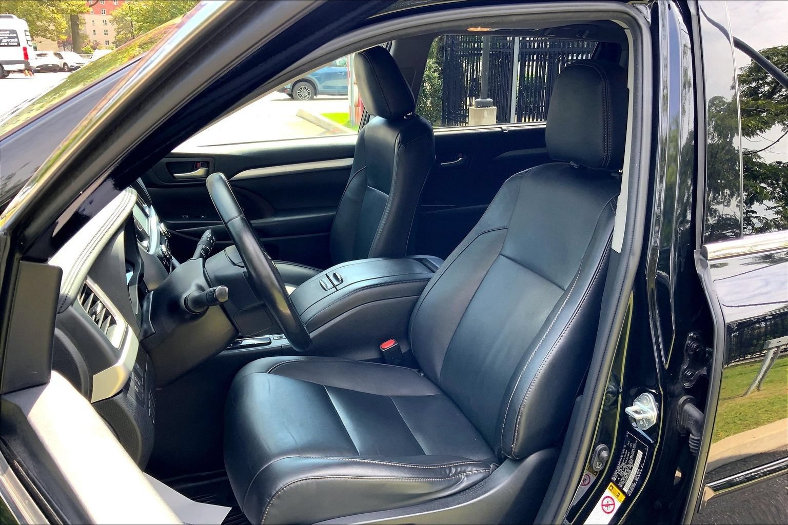 Used 2019 Toyota Highlander XLE AWD/4WD image 7
