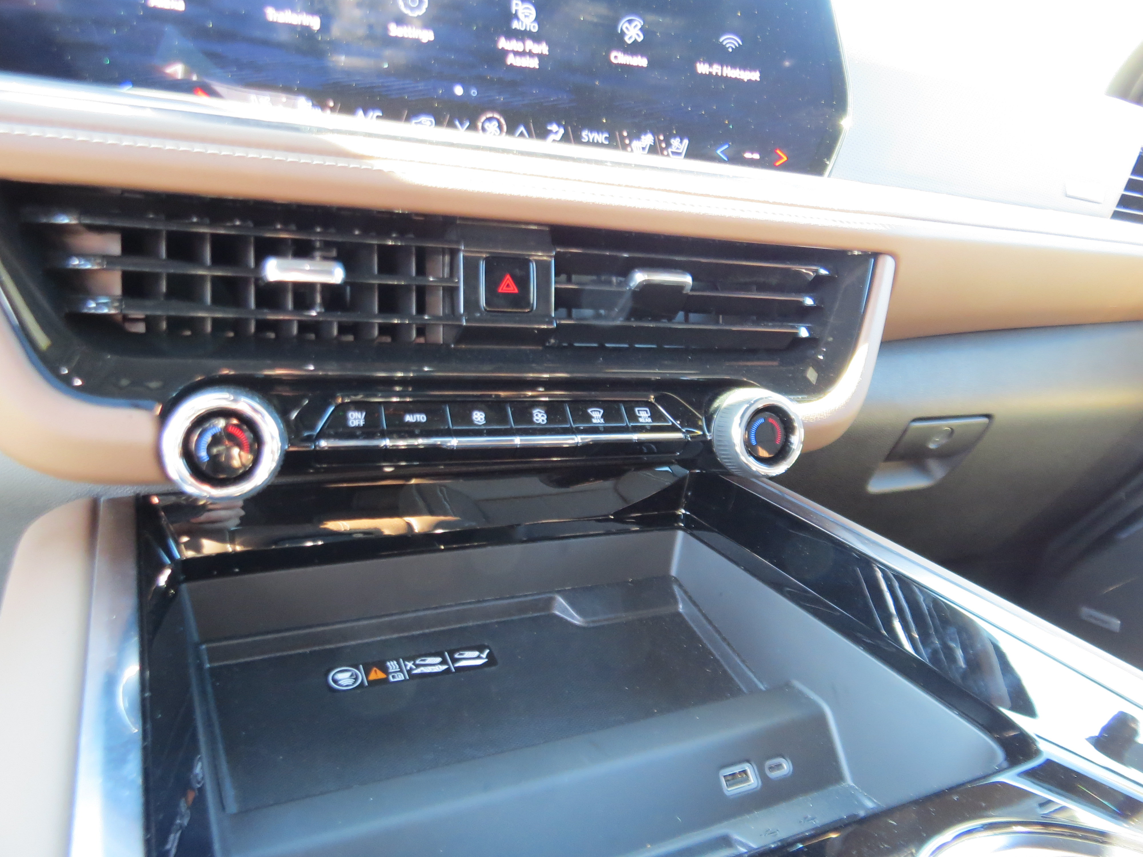 Used 2025 Chevrolet Suburban High Country AWD/4WD image 23