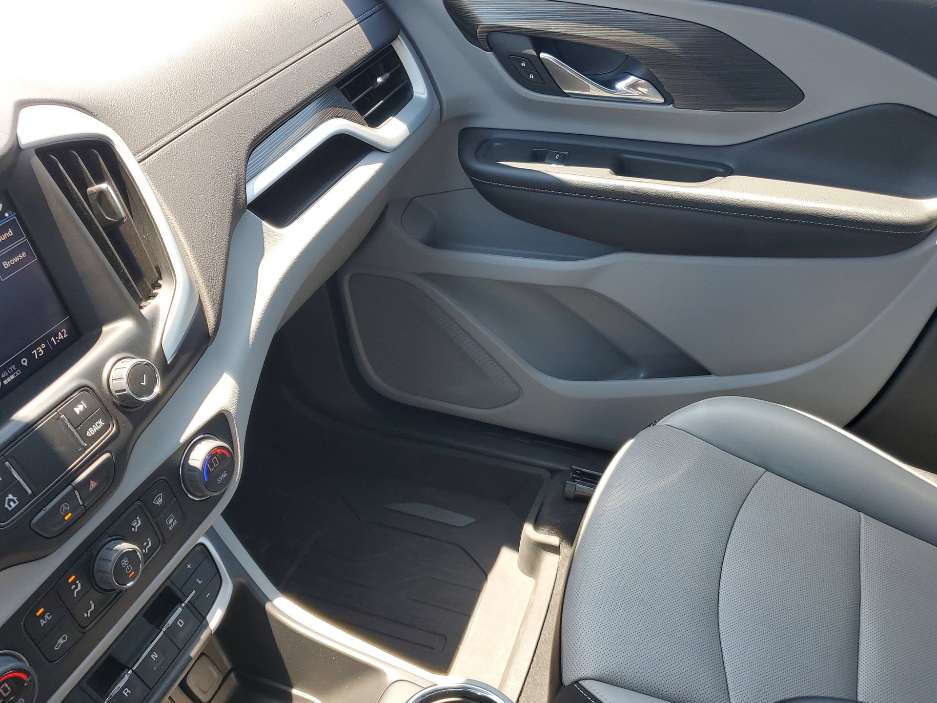 Used 2023 GMC Terrain SLT w/ LPO, Floor Liner Package FWD image 26