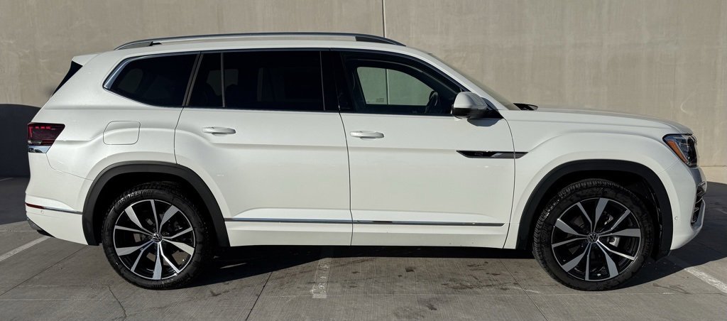 Used 2025 Volkswagen Atlas SEL Premium R-Line image 3