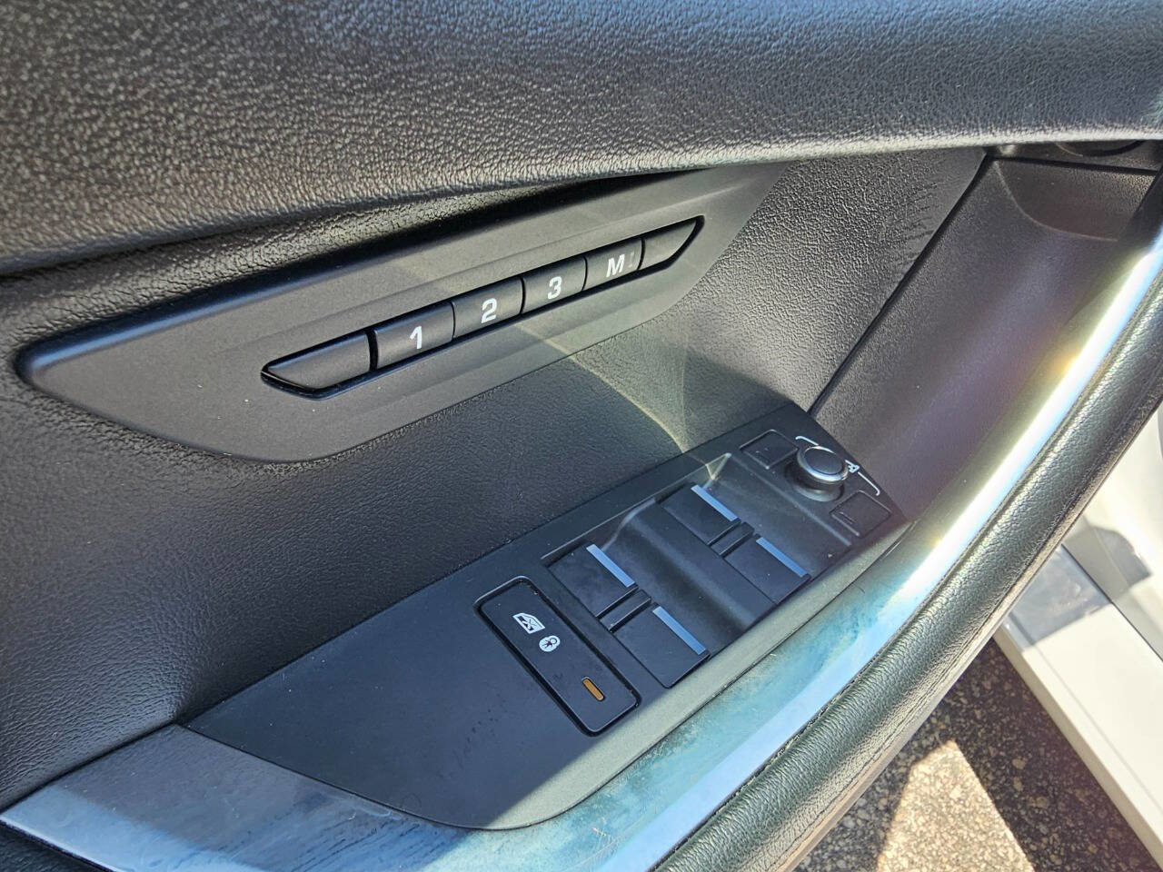 Used 2020 Jaguar XE S image 11