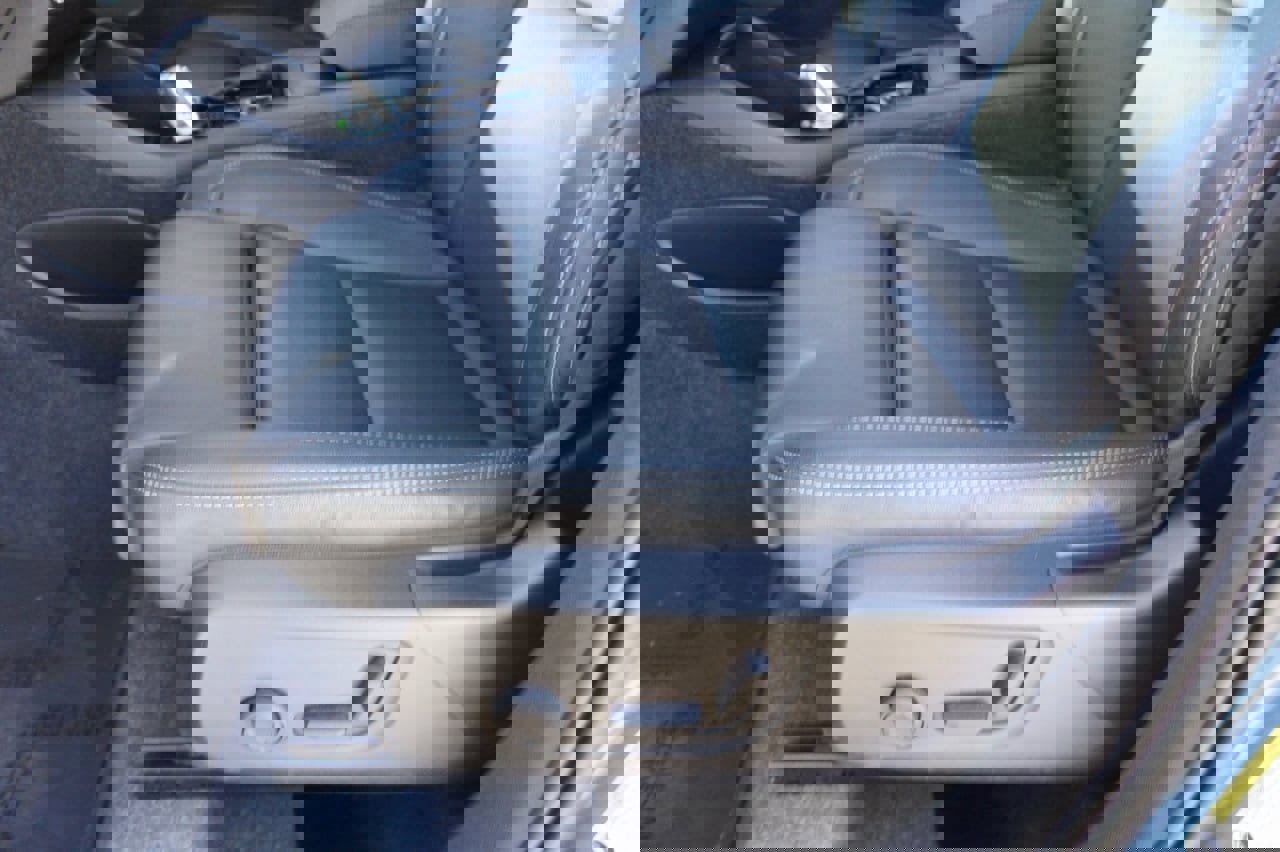 Certified 2025 Volvo XC40 B5 Plus image 27