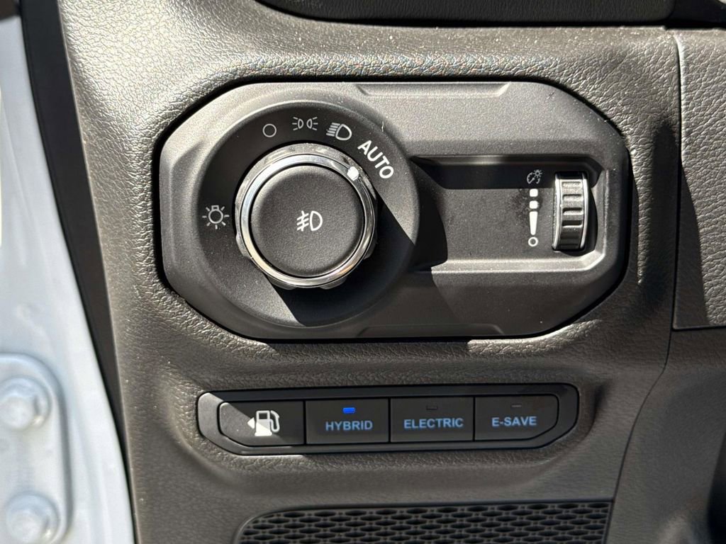 Used 2023 Jeep Wrangler Unlimited Sahara w/ Cold Weather Group image 24