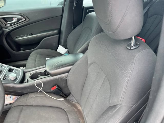 Used 2016 Chrysler 200 Limited FWD image 3