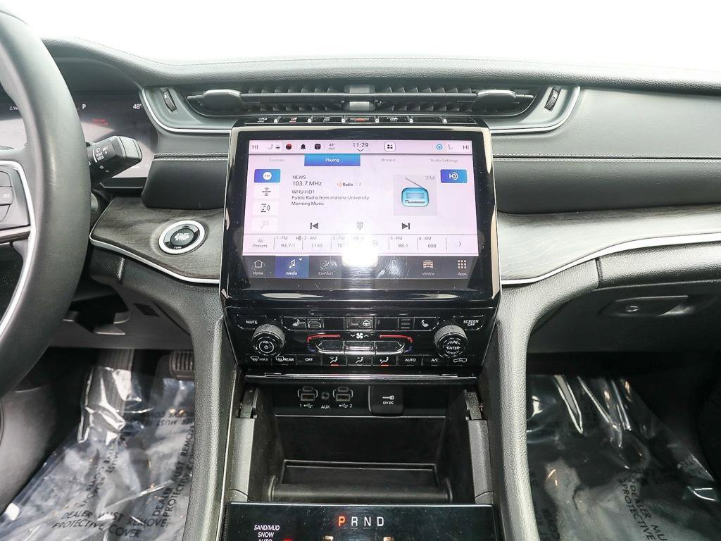 Used 2023 Jeep Grand Cherokee Limited w/ Black Appearance Package image 16