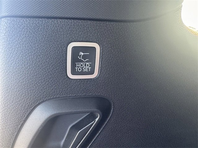 Used 2023 Jeep Grand Wagoneer Series III image 16