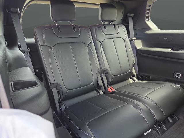 New 2025 Jeep Grand Cherokee L Limited w/ Luxury Tech Group II image 37