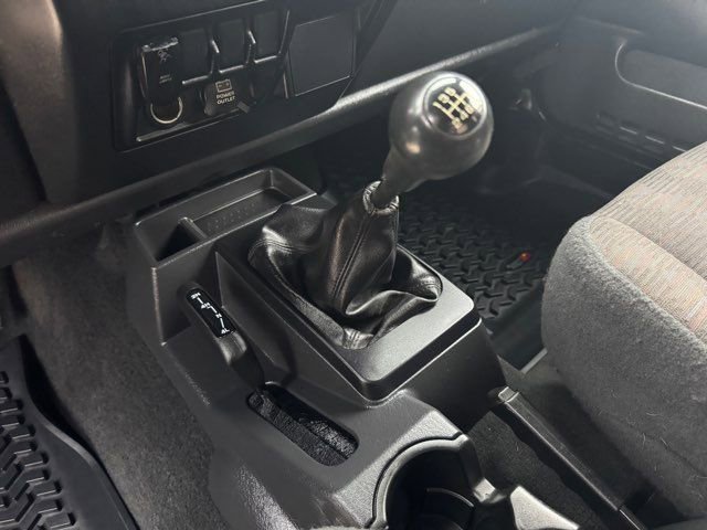 Used 2005 Jeep Wrangler X w/ Tire & Wheel Group (Ecco) AWD/4WD image 27