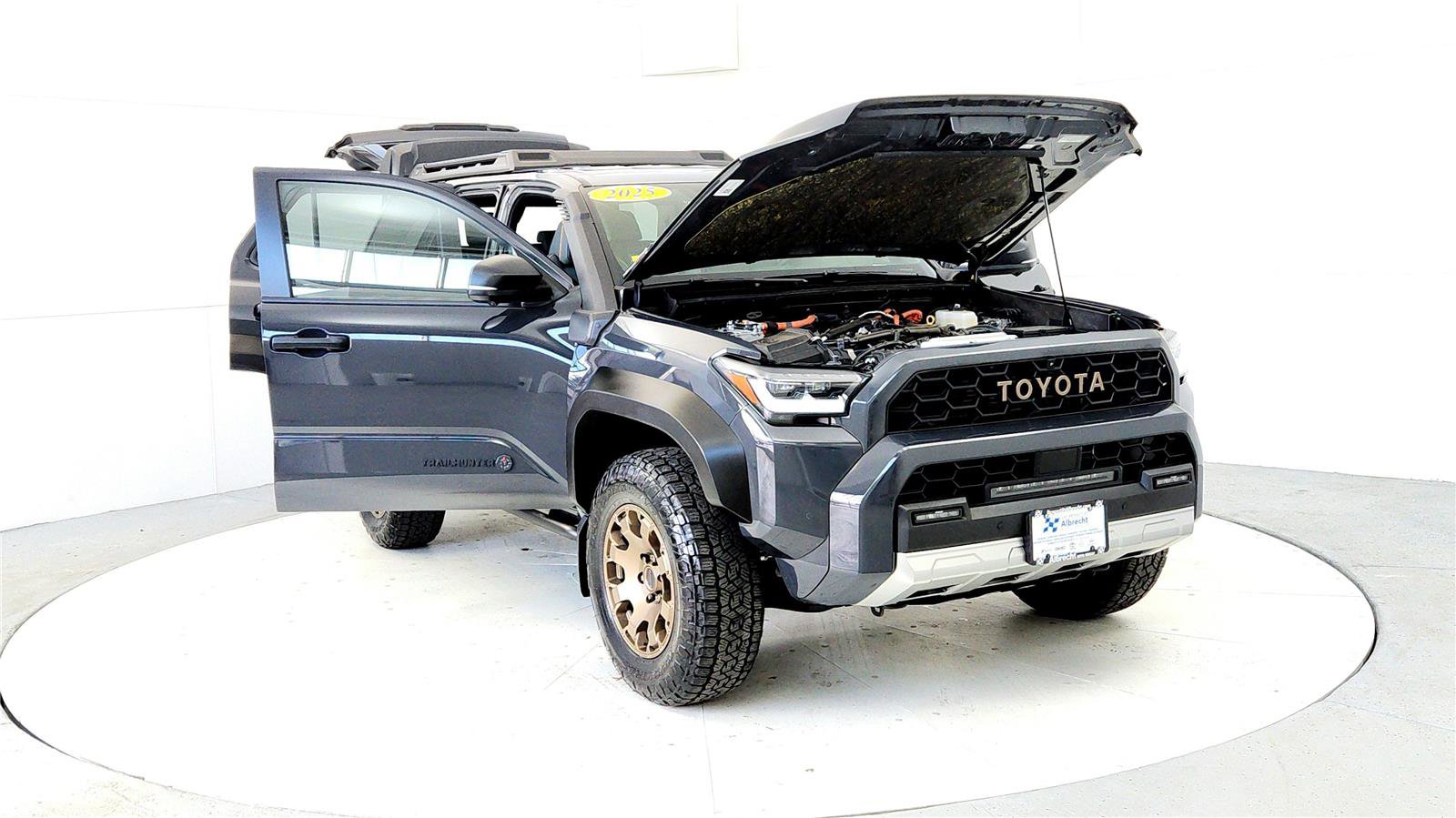 Used 2025 Toyota 4Runner Trailhunter image 9