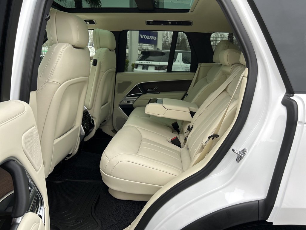 New 2025 Land Rover Range Rover SE image 5