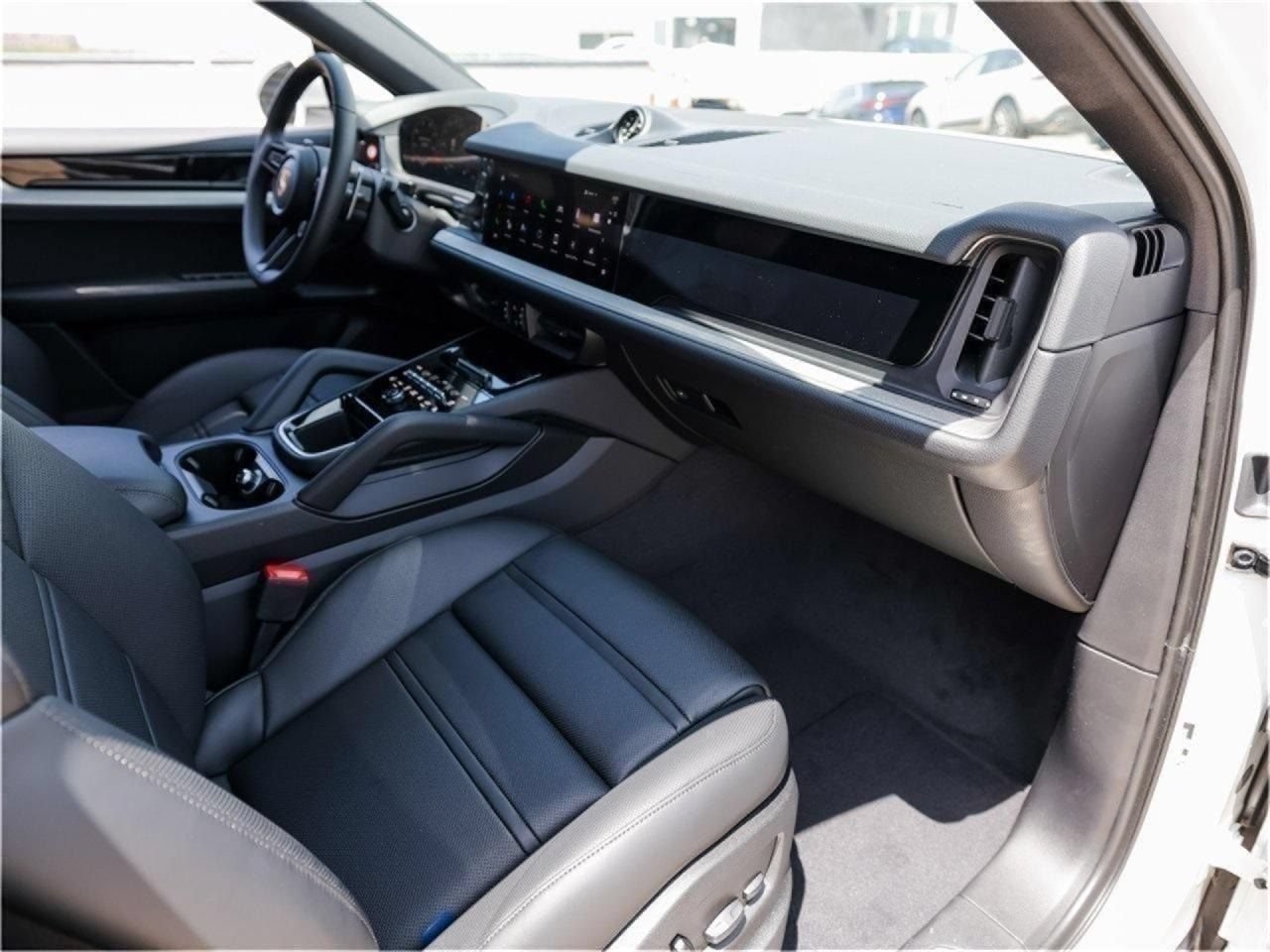 Certified 2025 Porsche Cayenne Coupe AWD/4WD image 27