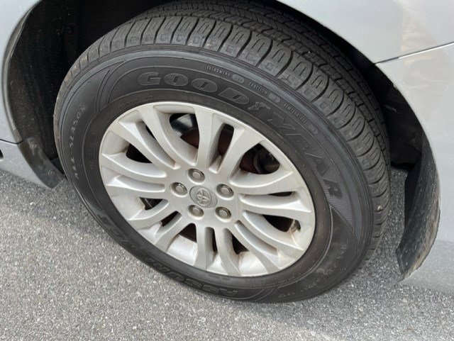 Used 2013 Toyota Sienna XLE image 8