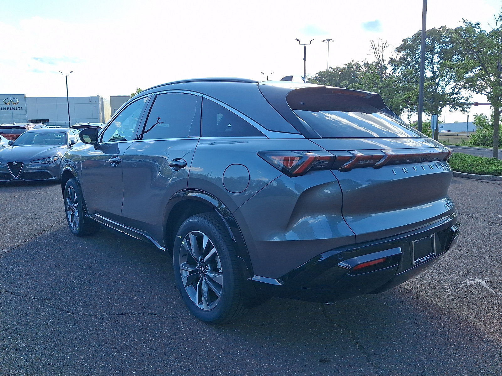 New 2027 INFINITI QX65 Luxe AWD/4WD image 3