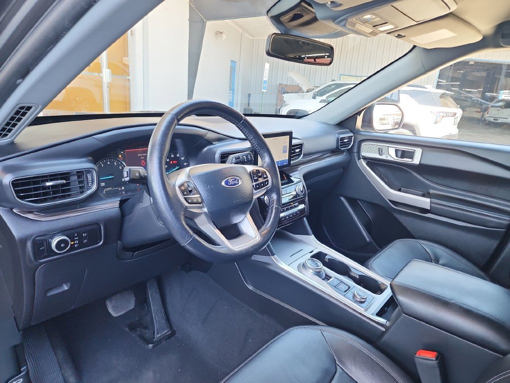 Used 2023 Ford Explorer Limited w/ Equipment Group 301A AWD/4WD image 15