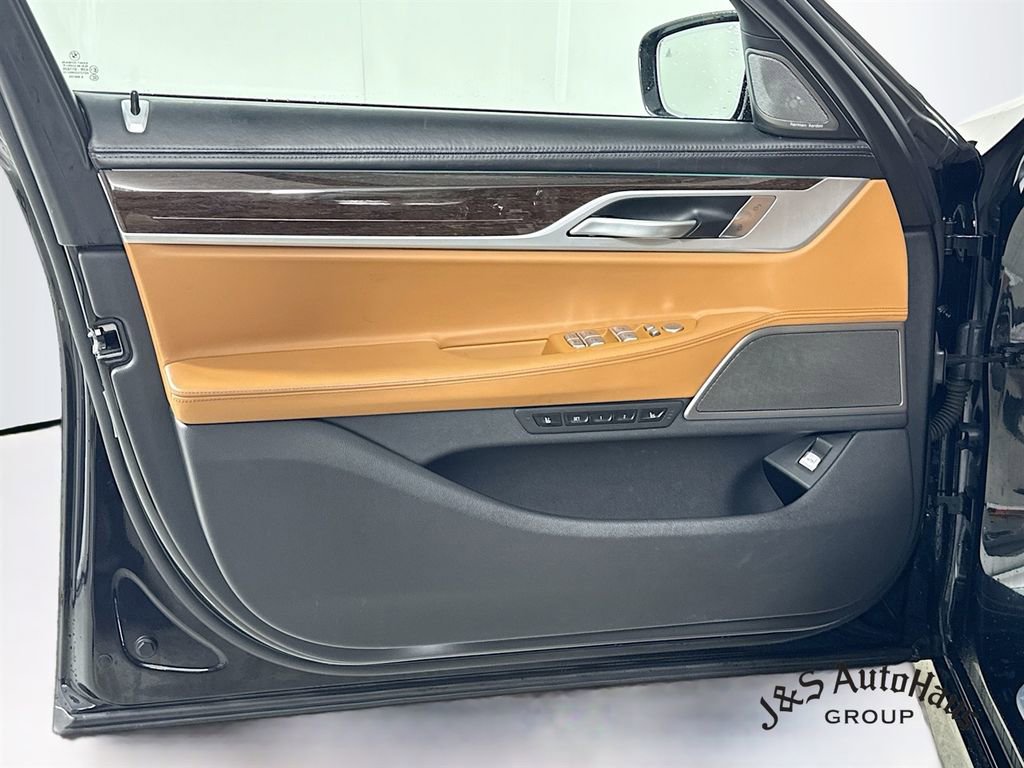 Used 2021 BMW 740i xDrive w/ M Sport Package image 22