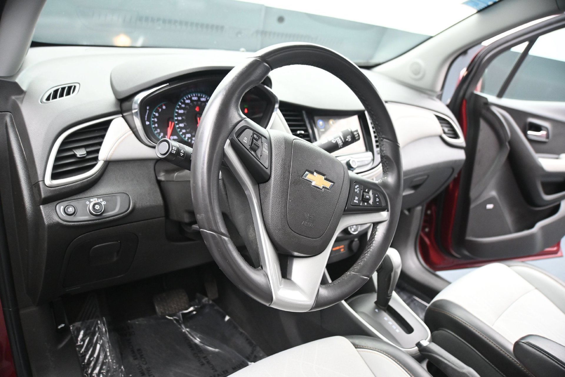 Used 2019 Chevrolet Trax LT w/ Sun & Sound Package AWD/4WD image 21