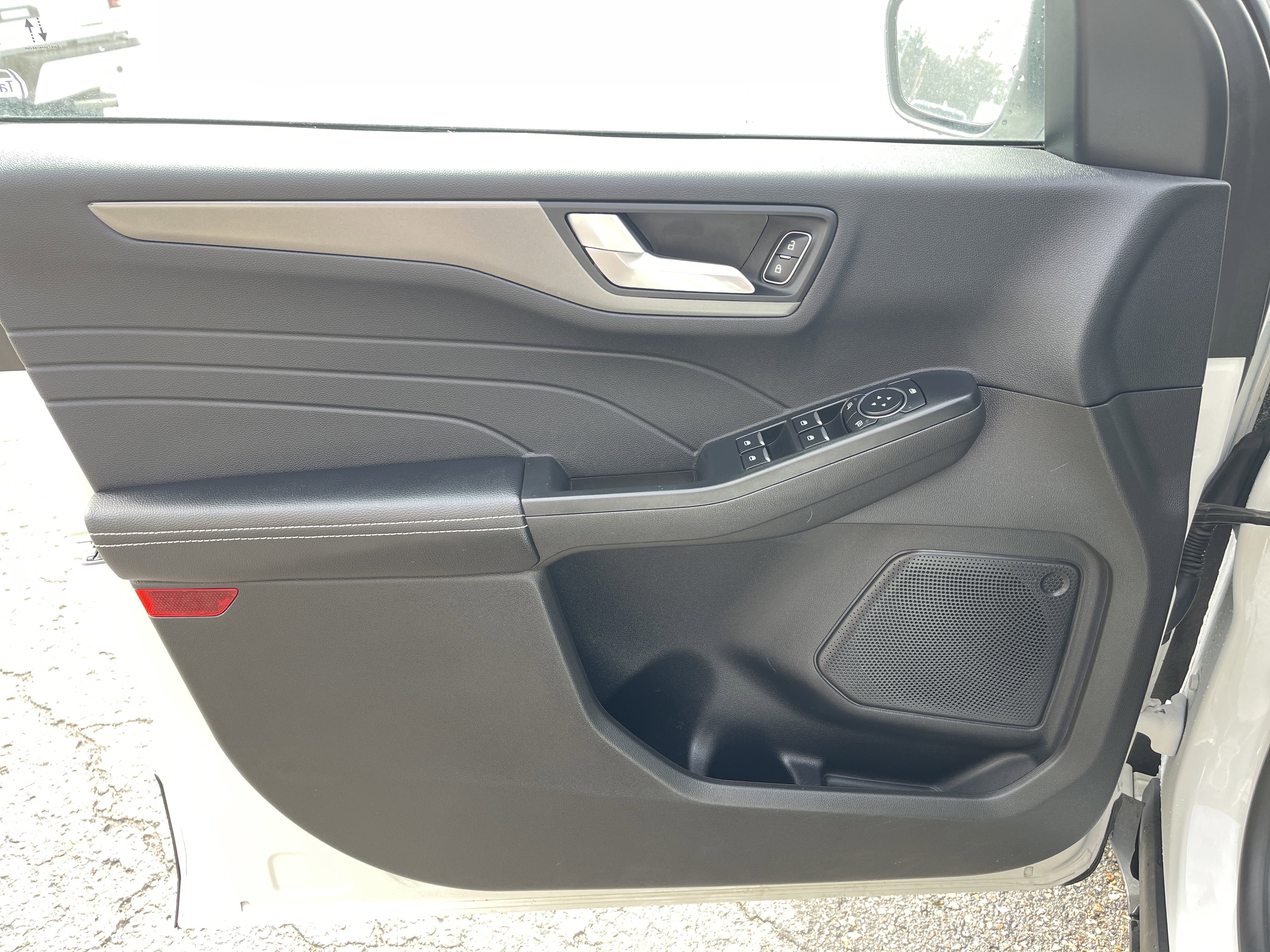 Used 2024 Ford Escape SE FWD image 12