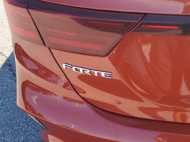 Used 2022 Kia Forte GT-Line w/ GT-Line Premium Package FWD image 7