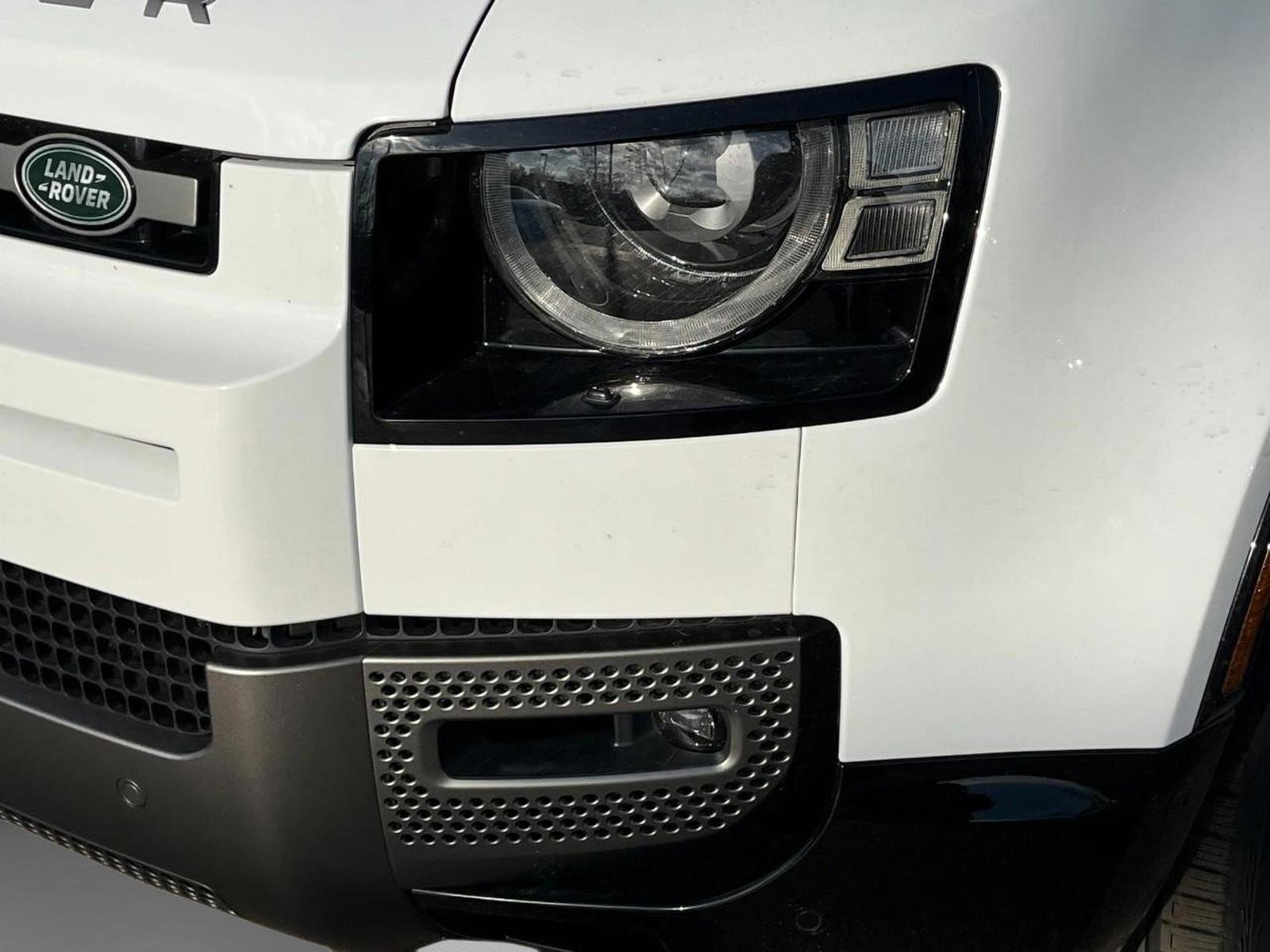 Used 2025 Land Rover Defender 110 X-Dynamic SE image 33