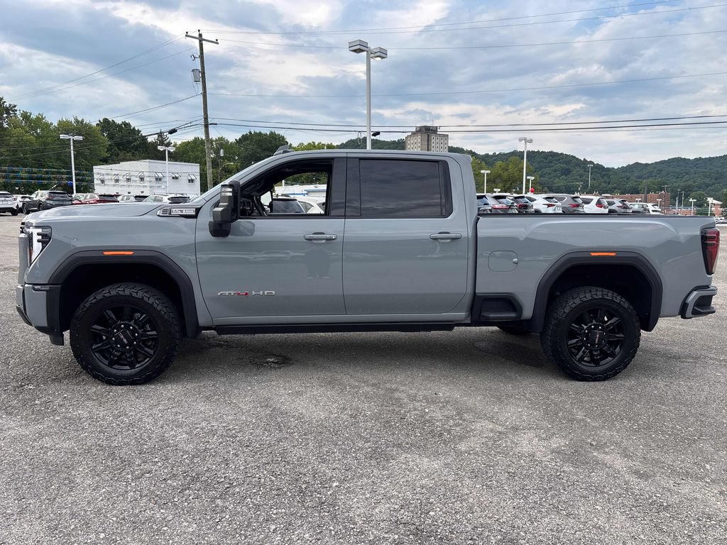 Used 2025 GMC Sierra 2500 AT4 AWD/4WD image 2