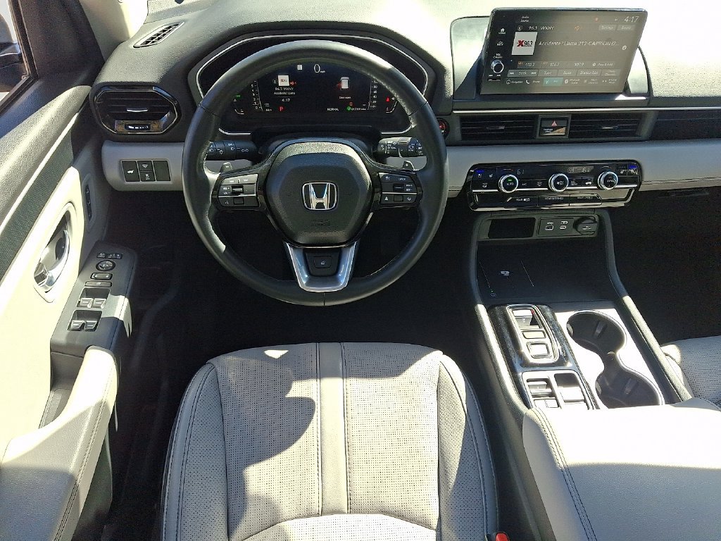 Used 2025 Honda Pilot Elite image 13