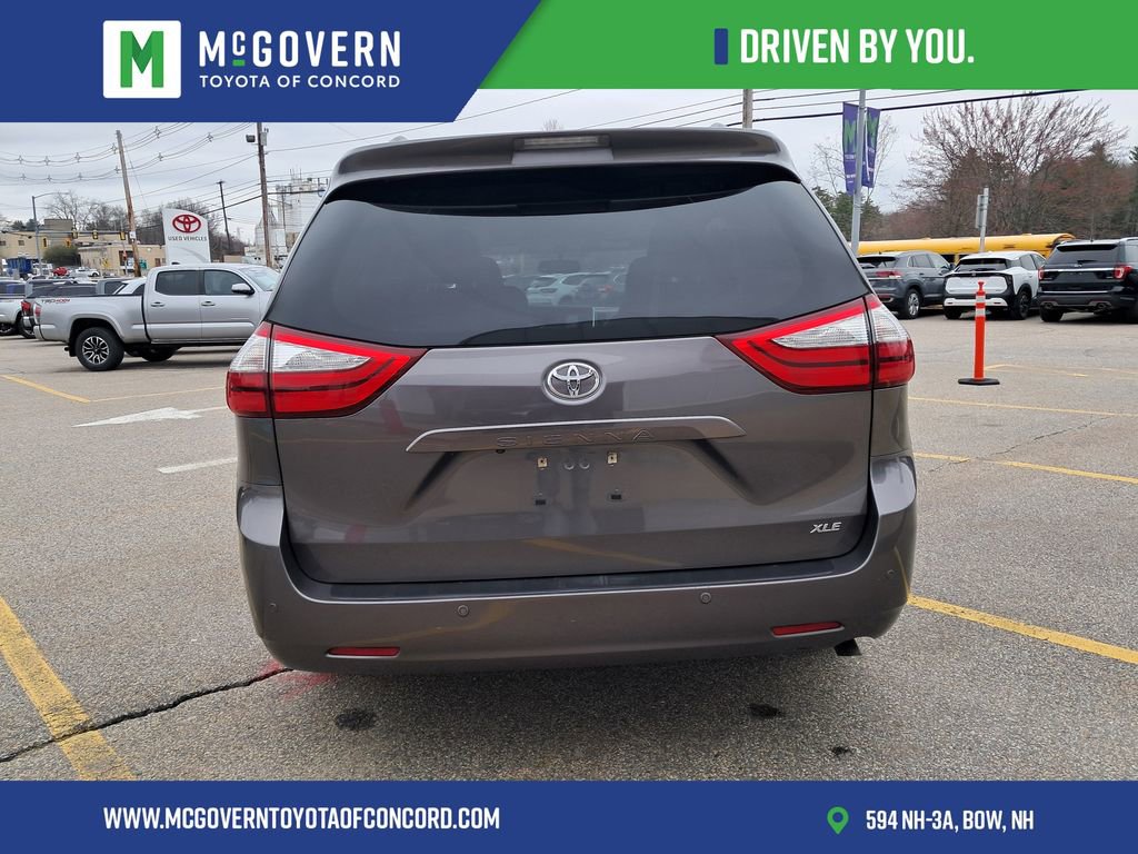 Used 2015 Toyota Sienna XLE w/ XLE Navigation Package FWD image 3