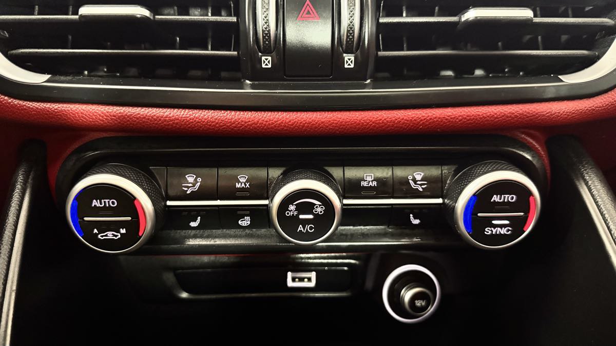 Used 2020 Alfa Romeo Giulia Ti w/ Active Blind Spot Package RWD image 23