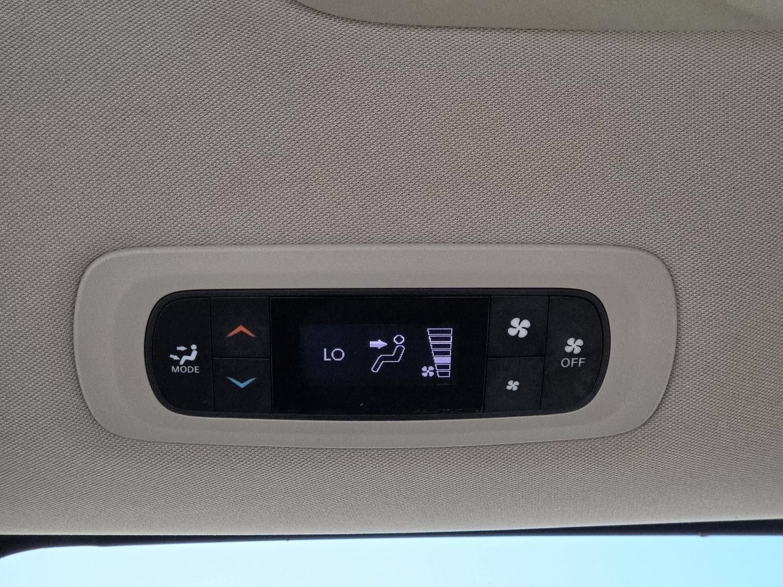 Used 2017 Chrysler Pacifica Touring w/ Tire & Wheel Group FWD image 11