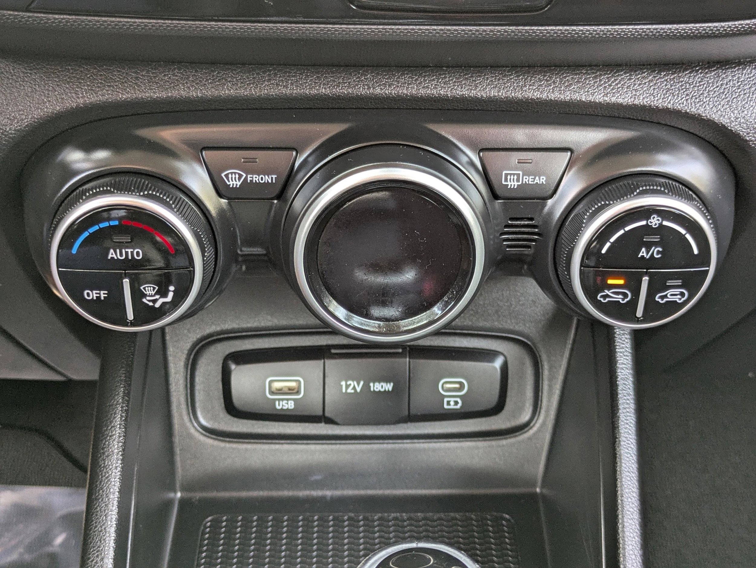 Used 2025 Hyundai Venue SEL FWD image 22