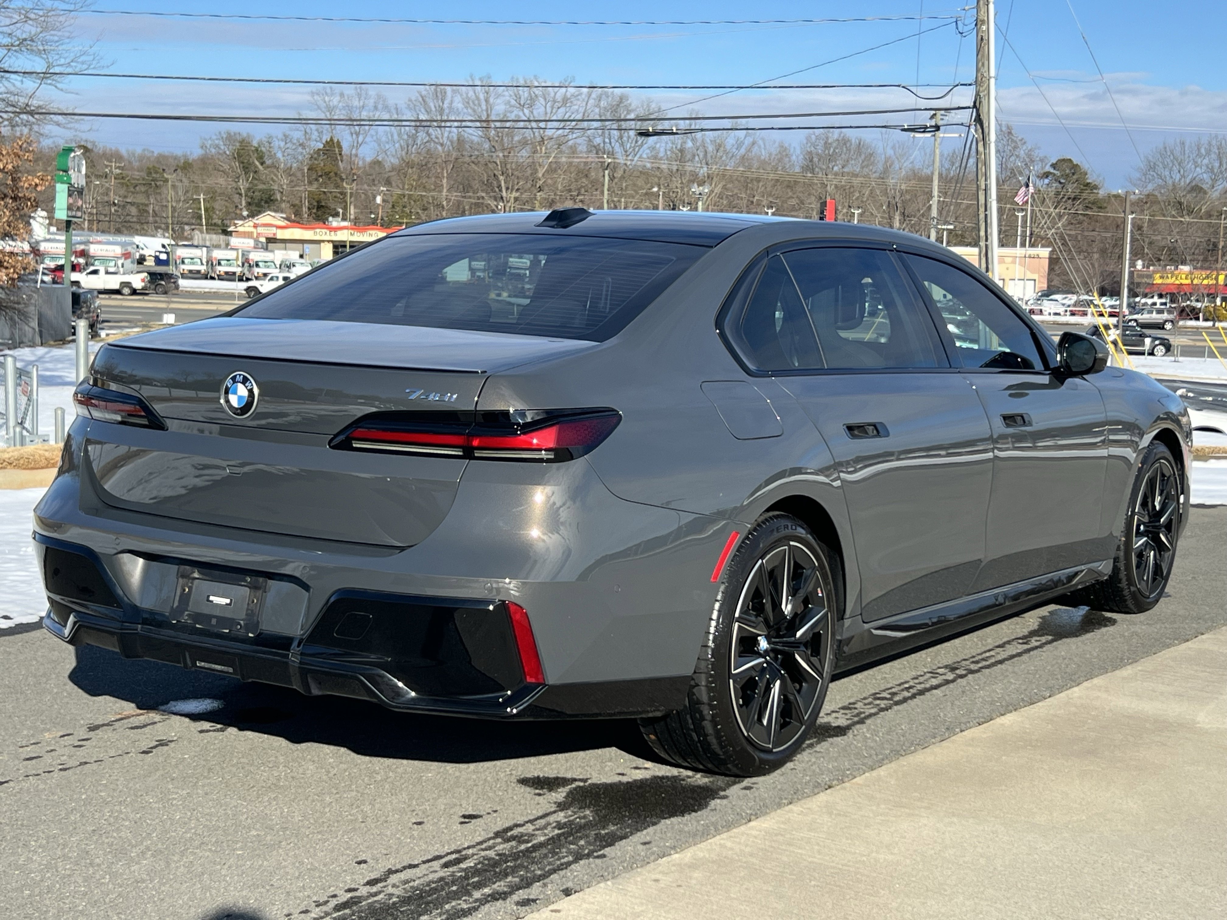 Used 2023 BMW 740i w/ Executive Package image 9