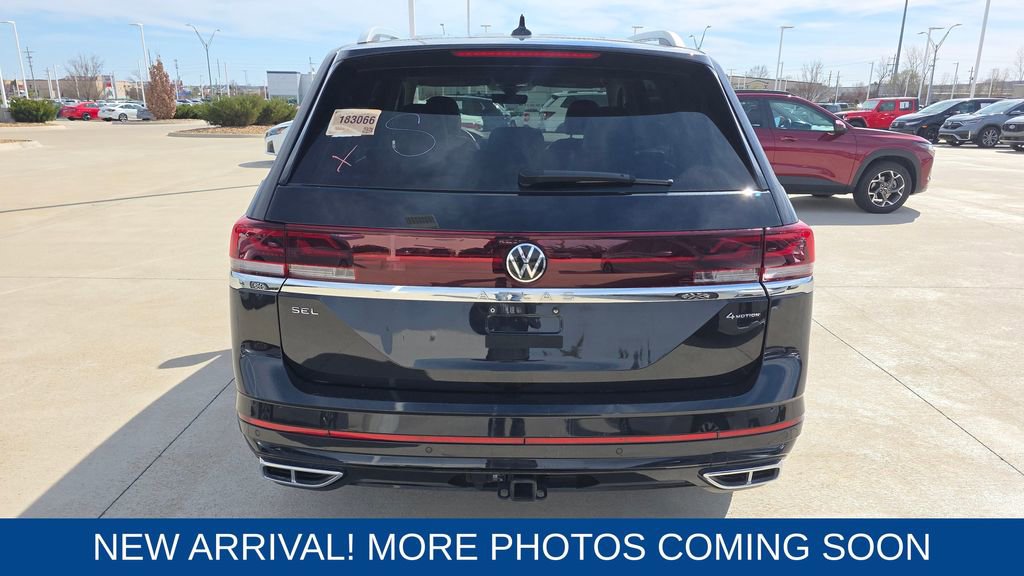 Used 2025 Volkswagen Atlas SEL Premium R-Line image 4