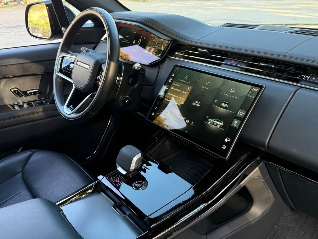 Used 2025 Land Rover Range Rover Sport SE image 35