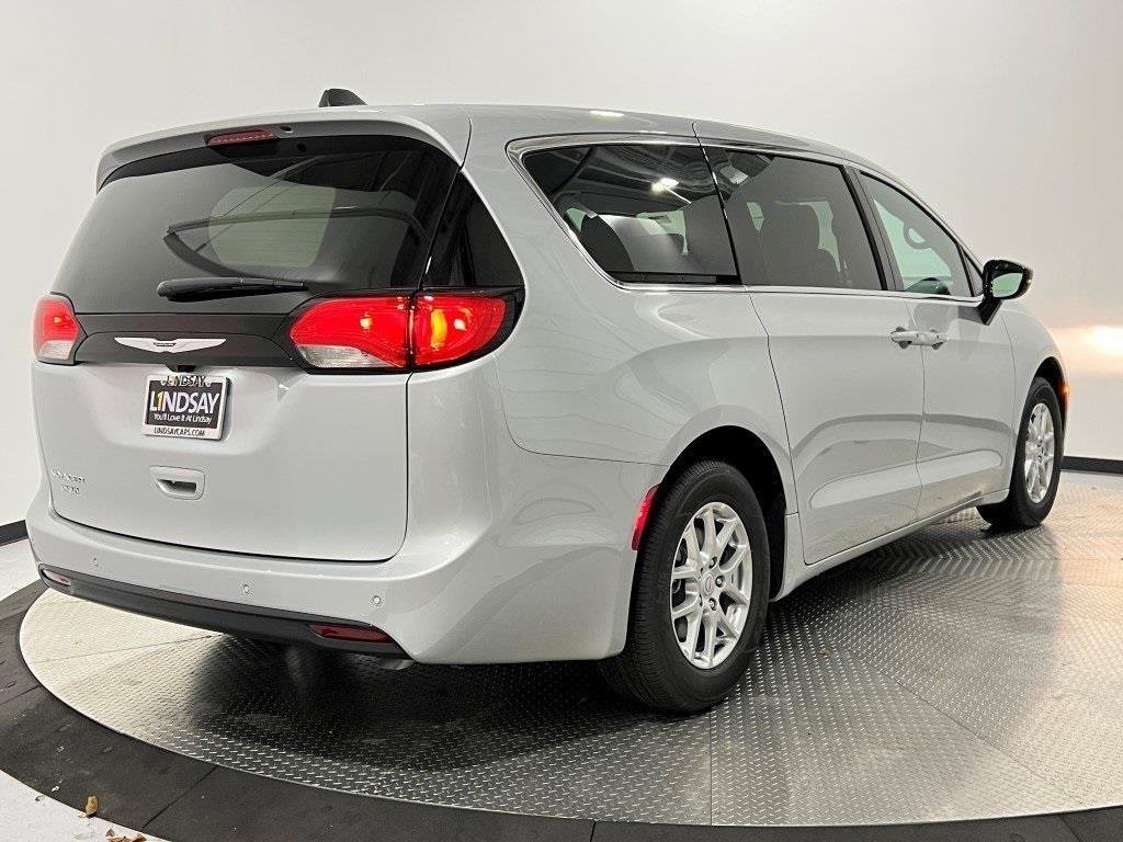 New 2026 Chrysler Voyager LX image 3