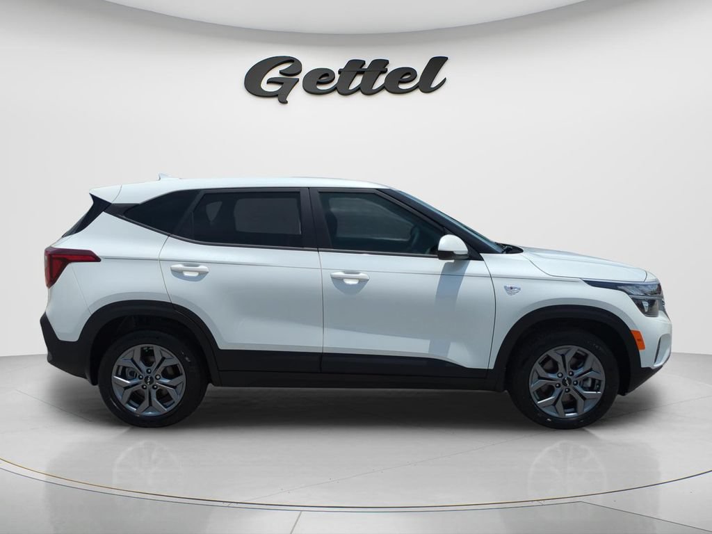 Used 2025 Kia Seltos LX AWD/4WD image 4