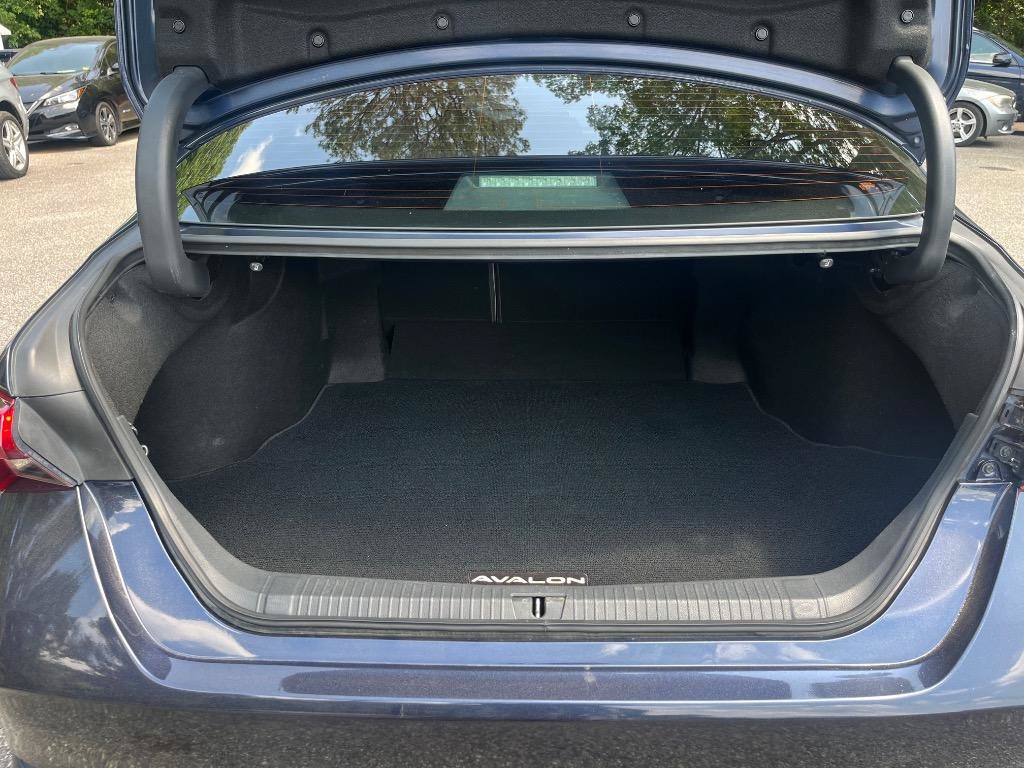 Used 2019 Toyota Avalon XSE w/ Four Season Floor Mat Package FWD image 9