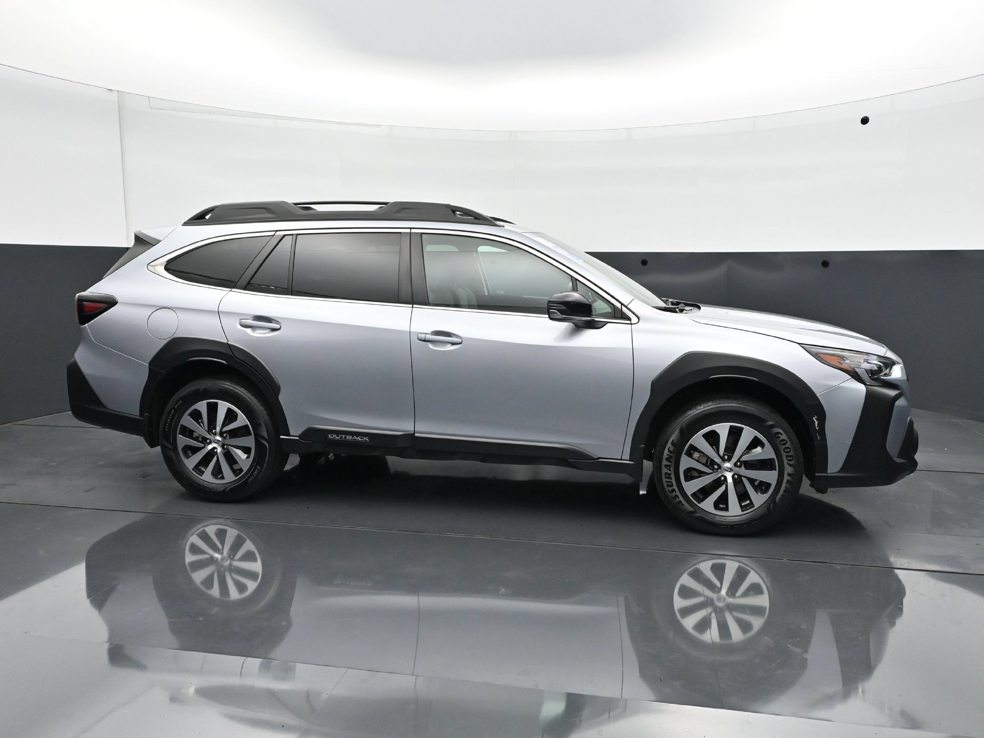 Used 2025 Subaru Outback Premium AWD/4WD image 8