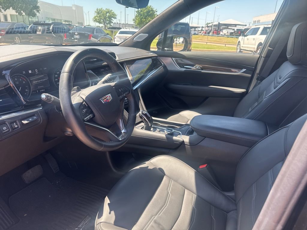 Used 2025 Cadillac XT6 Premium Luxury w/ Platinum Package AWD/4WD image 8