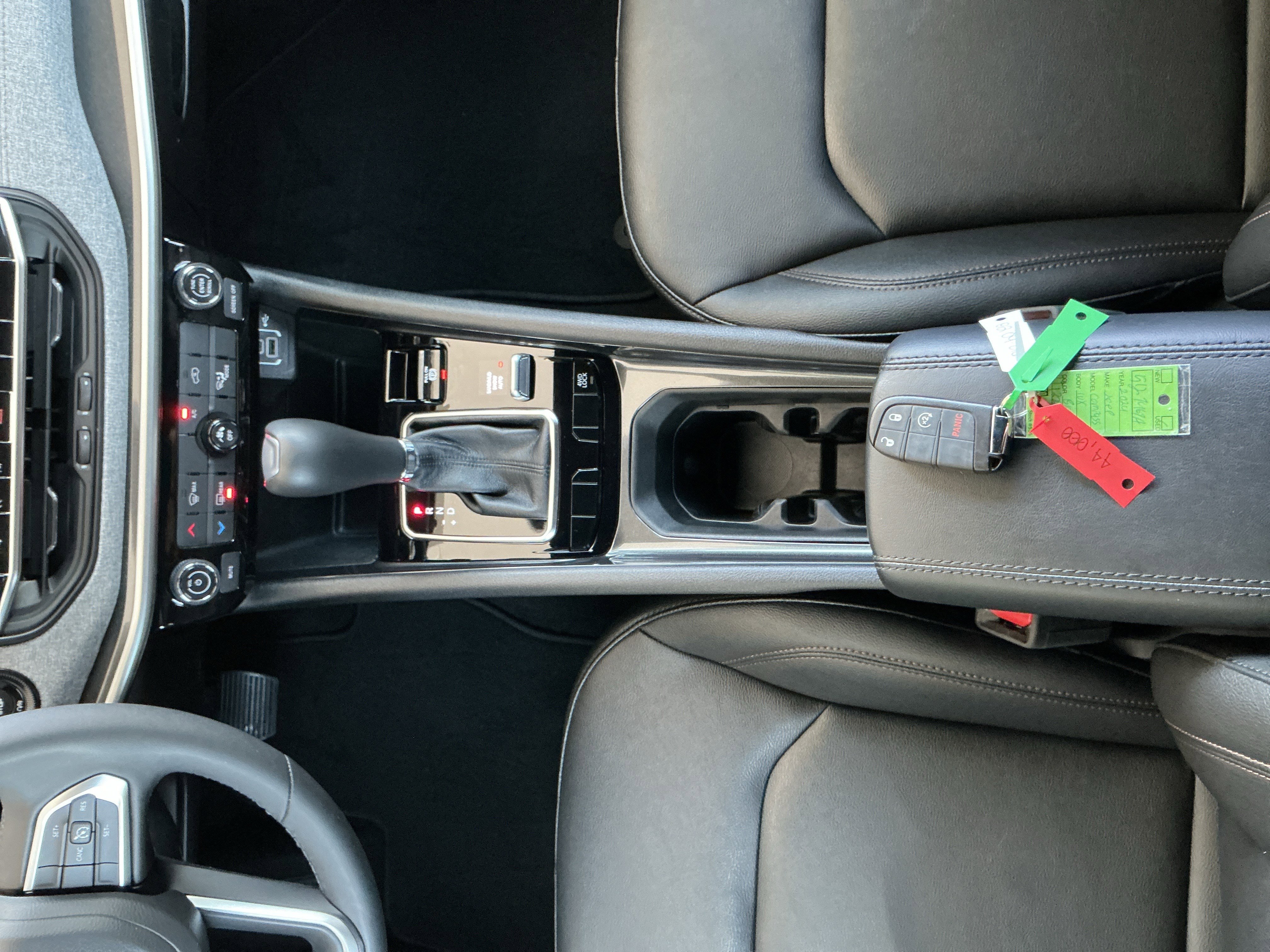 Used 2024 Jeep Compass Latitude image 11