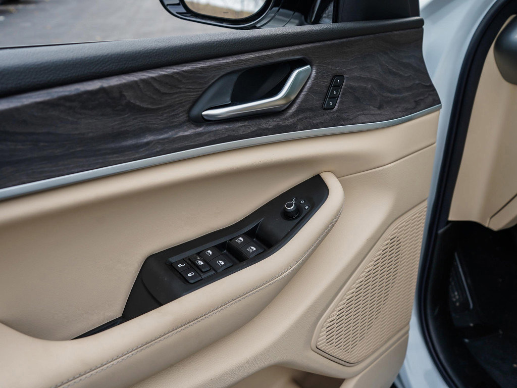 New 2025 Jeep Grand Cherokee Limited image 16