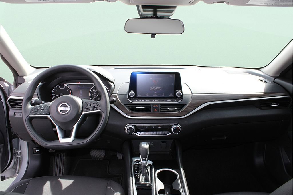 Used 2024 Nissan Altima 2.5 SV image 24