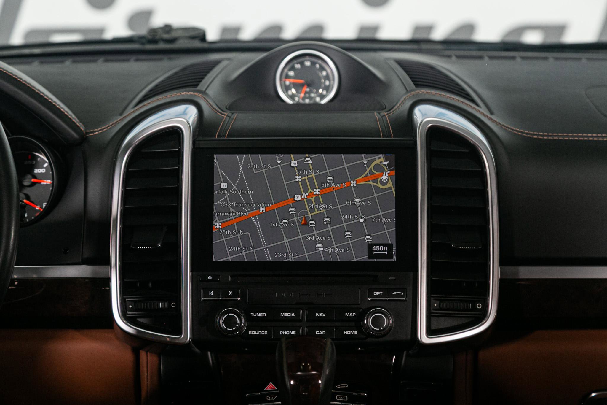 Used 2018 Porsche Cayenne S image 43