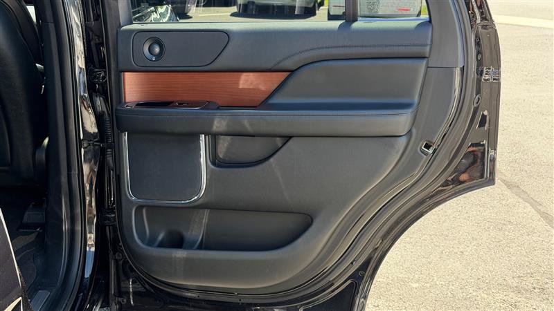 Used 2020 Lincoln Navigator Reserve AWD/4WD image 38