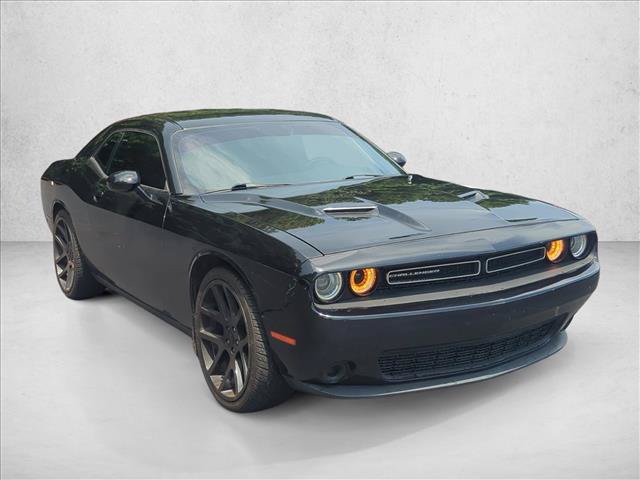 Used 2016 Dodge Challenger SXT RWD image 3