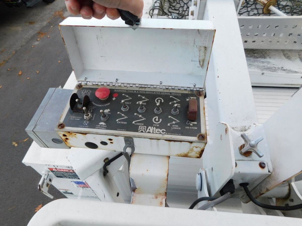 Used 2011 Ford F550 2WD Regular Cab Super Duty w/ PWR Equipment Group image 31