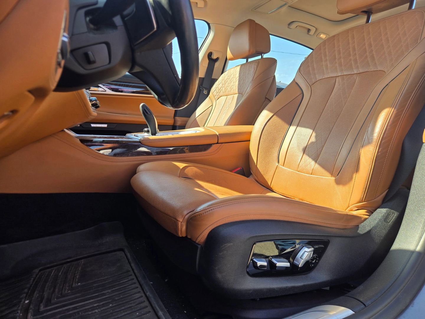 Used 2018 BMW 740e xDrive w/ Executive Package AWD/4WD image 10