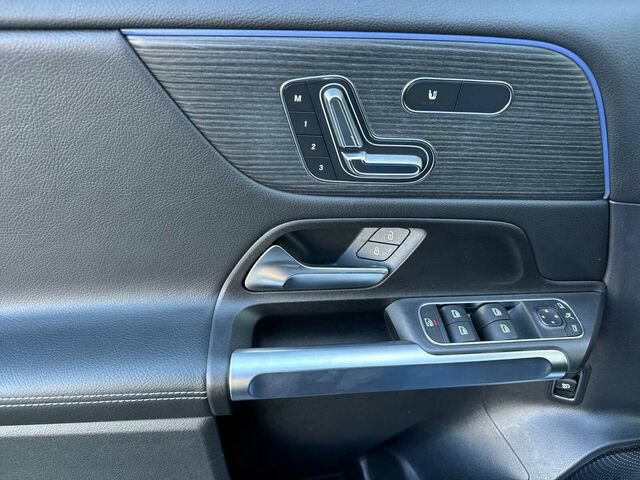 Used 2026 Mercedes-Benz GLB 250 4MATIC image 11